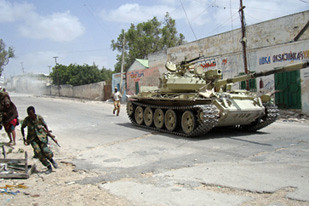 Pro-government tank in Somalia patrol the streets as the U.S.-backed regime in Mogadishu attempts to crush the resistance movement. The Obama administration has pledged to conduct aerial bombings of the country in the near future. by Pan-African News Wire File Photos