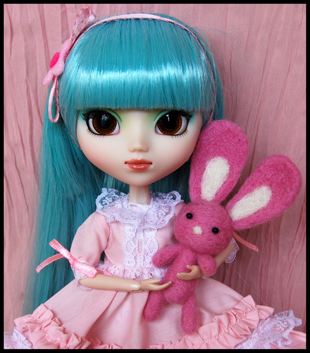 Pullip & pink bunny by * ~ Lucidique ~ *