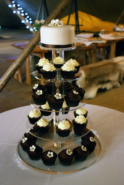 Chocolate Vanilla Tipi Wedding Cupcakes