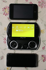 PSP go / iPod touch / SH906i
