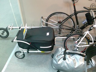 Bike trailer and suitcase in one