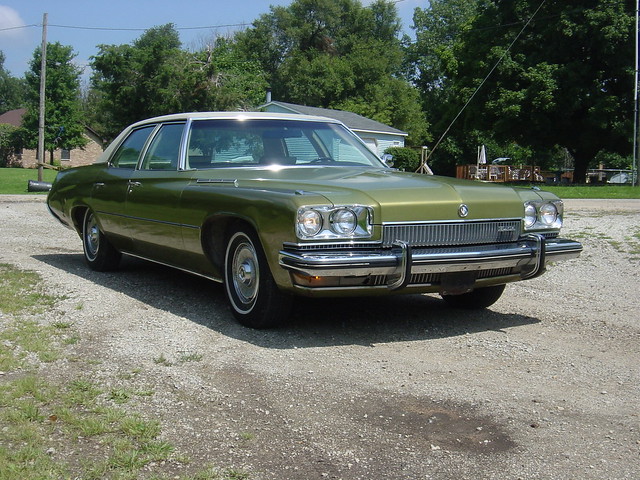 This photo was invited and added to the 1971 1976 Buick LeSabre 