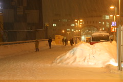 Policía sepultada por la nieve