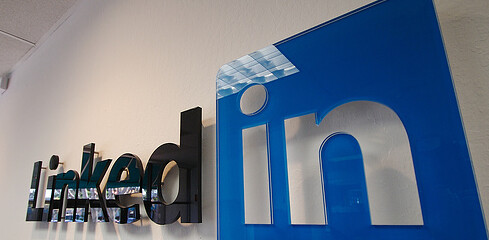 LinkedIn-logo-mono-icon-official-professional-networking-site-lnkd.in