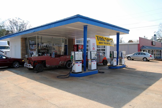 FULL Service Gas Station | Flickr - Photo Sharing!