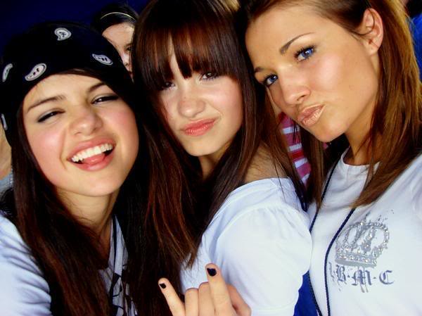 Demi Lovato and Selena Gomez and Dallas Lovato From 2007