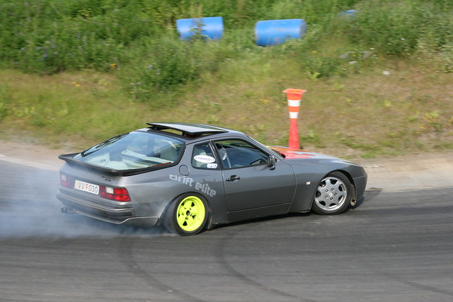 Porsche drifting