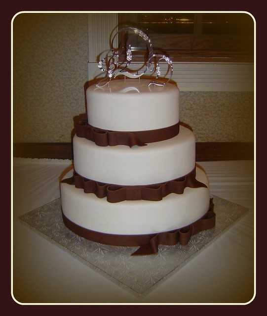 Champagne Brown Oval Wedding Cake