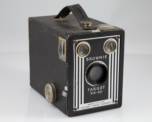 Kodak Brownie Target  SIX-20 box camera