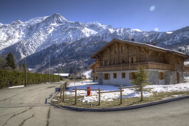 Les Houches Chalet HDR | Mont Blanc Backdrop - 無料写真検索fotoq