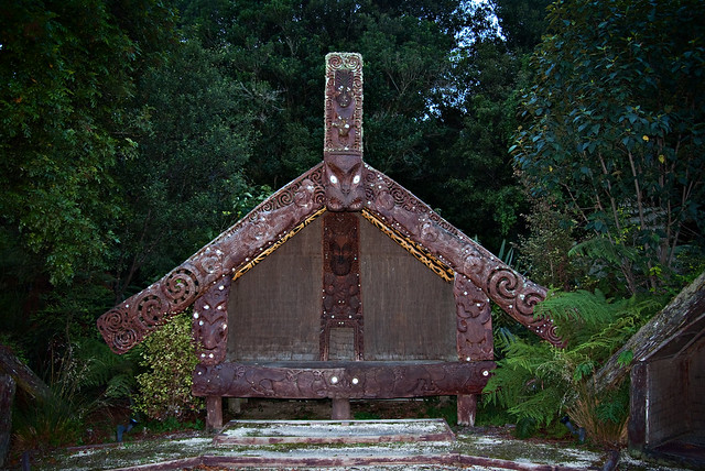 maori village house