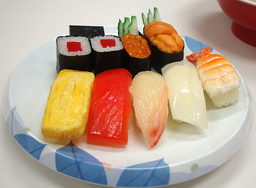Food model: Sushi (about 500 calories)