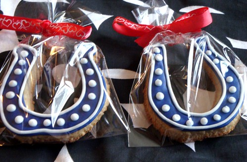 horse shoe wedding favor samples for a customer to try