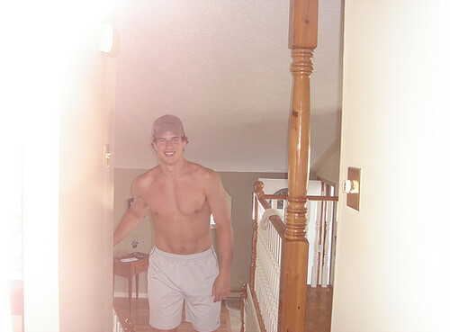 sidney crosby shirtless. Sidney shirtless. that is so nice, I would want that walkin up my stairs, 