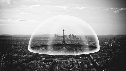 Geodesic dôme over la tour Eiffel de Paris