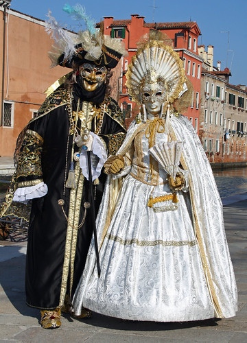 Costumed characters near the Arsenale at the 2010 Carnevale in Venice (IMG_9206a)