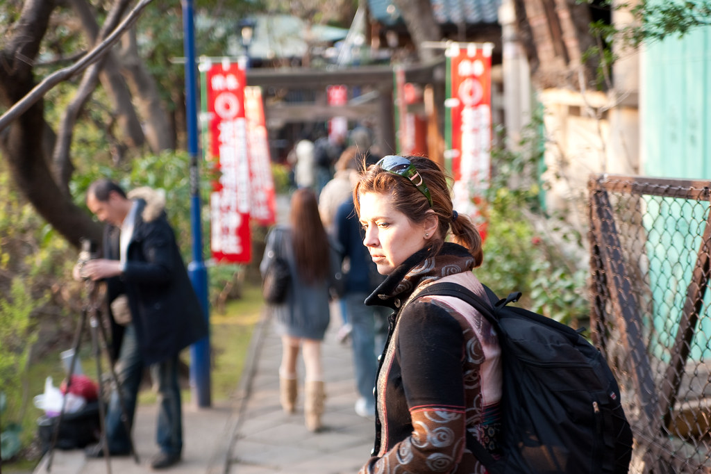 上野の神社にいた観光客 2010/03/22 DSC_9371