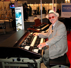 Jon Hammond playing Hammond Suzuki B3mk2 Portable Organ in Melbourne Australia
