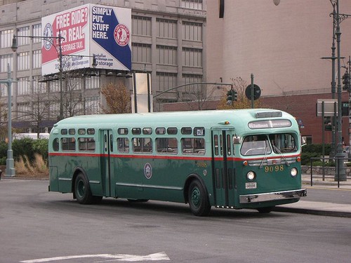800px-NYC_Transit_Authority_GM_Old_Look_TDH-5106_9098 by Eddie from Chicago