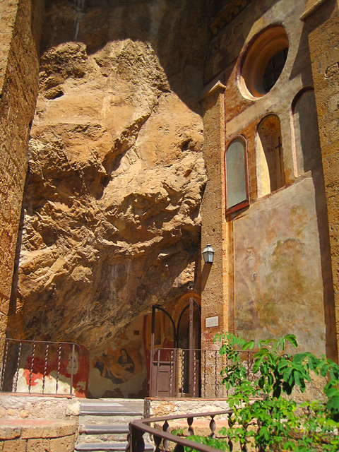 lower entrance, sacro speco