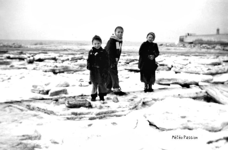 Mer du Nord gelée sur les côtes de la Belgique en février 1954