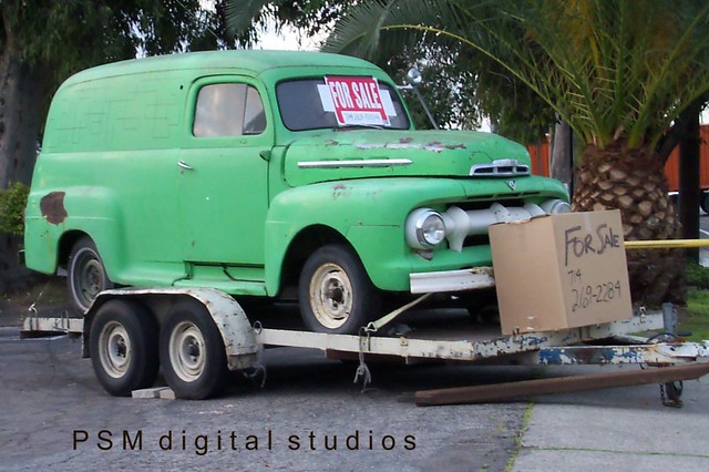 I talked to the owner if this 1951 Ford Panel Truck and he told me he wants