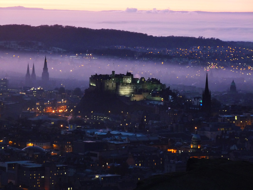 Picture of the Day: Purple Haze over Edinburgh Castle