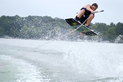 wakeboarding/waterskiing