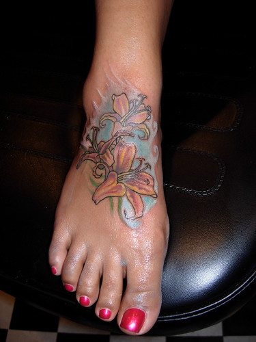 Foot Flower Tattoos for Wome Flower tattoos on right foot women