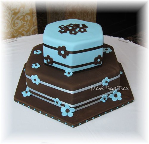 Tiered wedding cake blue and brown