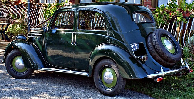  with a look similar to the 1936 Fiat 500 Topolino and the larger 1500 