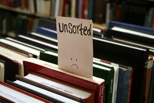 Unsorted books make librarians sad by Quinn Dombrowski / CC-BY