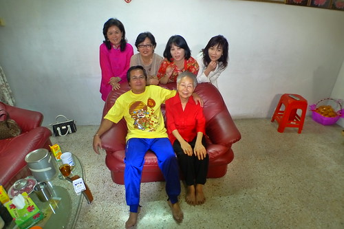 Mom with 3 sisters and a brother with grandma