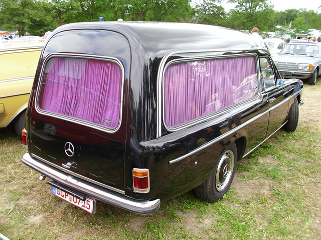 Mercedes Benz W115 220 D Bestatter Stolle 1968 2 by Zappadong