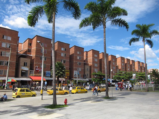 The daytime view when exiting the mall in Niquia