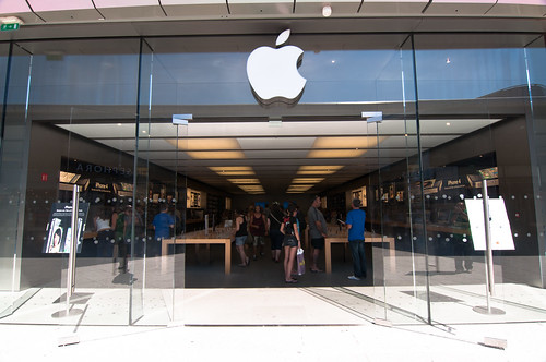 Montpellier Apple Store Entrance