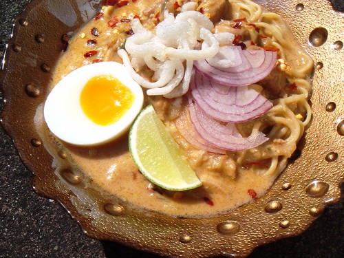 Ohn No Khao Swè - Burmese Coconut Chicken Noodles