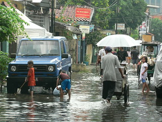 Jakarta inondation sur jalan Kebon Sirih Barat