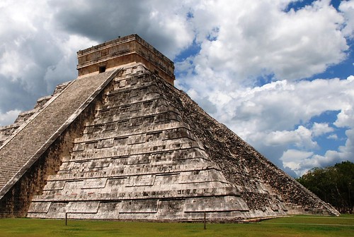 2010  Mexico 088e Piramide of Kukulcan