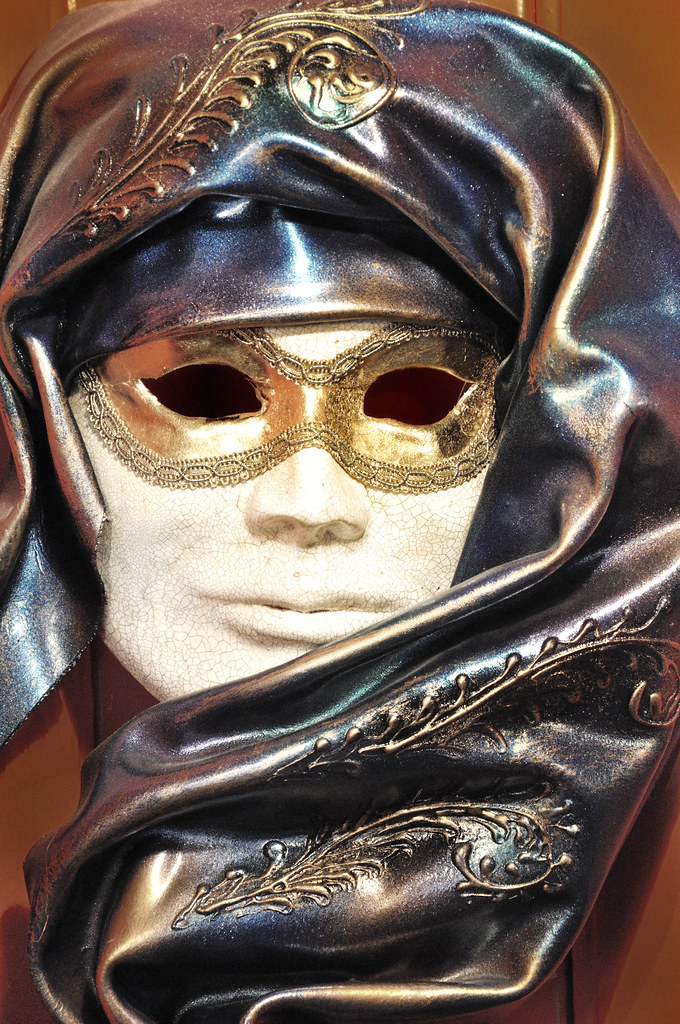 Venetian Carnival Mask - Maschera di Carnevale - Venice Italy - Creative Commons by gnuckx