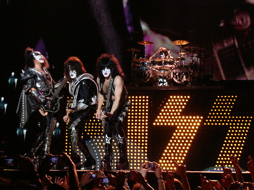 Kiss dándolo todo en el Azkena Rock Festival de 2010