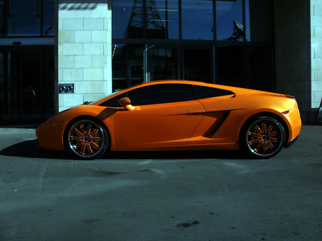 I first spotted this orange Lamborghini Gallardo with matching aftermarket 