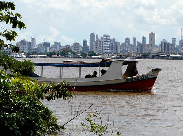 Belém do Pará vista do rio Guamá
