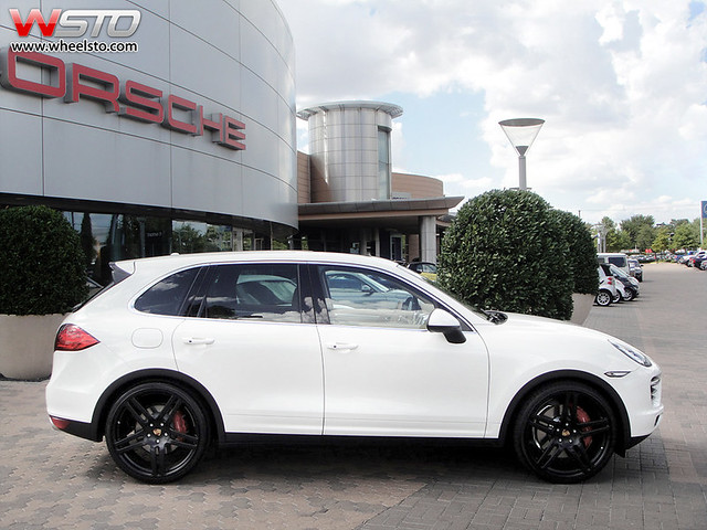 2011 Cayenne Turbo featuring the 23 Modulare B11 monoblock forged wheel in