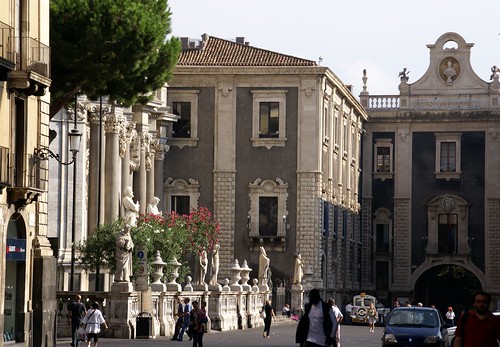 Catania, contratto in scadenza: protestano su impalcatura del Duomo$