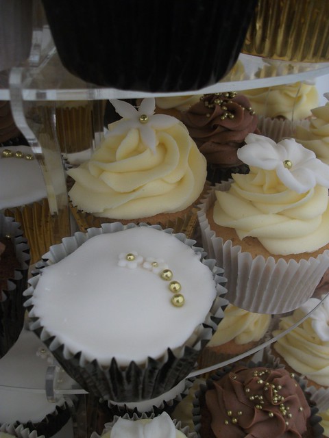 Black Ivory Gold Themed Wedding Cupcakes