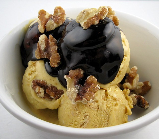 pumpkin & vanilla Oreo ice cream