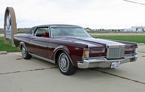 1970 Lincoln Continental Mark III Coupe 2 of 8 