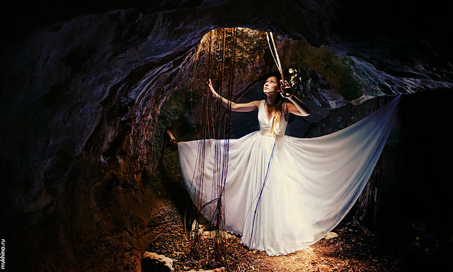 Mistery light or cave trash the dress -)