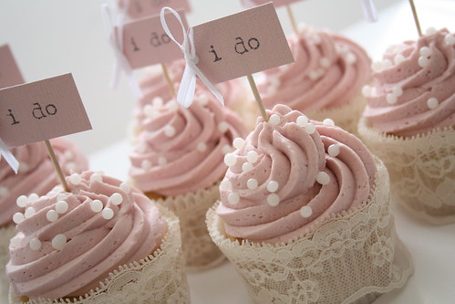 Vintage Cupcakes via cotton and crumbs 